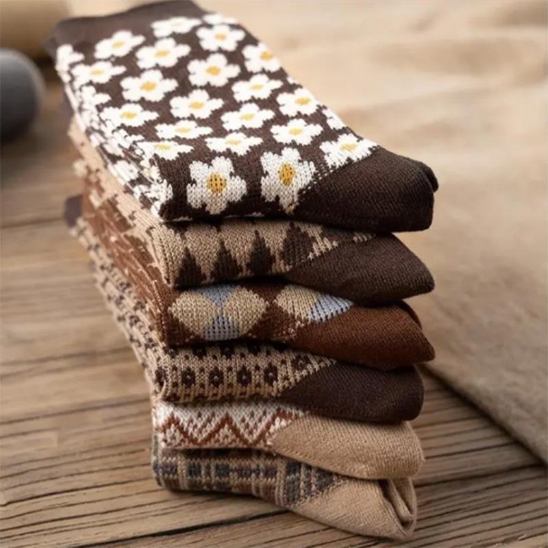 Coffee Color Socks 4 Pairs of Autumn and Winter Women's Mid-tube Thickened Warm Solid Color Retro Pile Socks High Tube Stockings