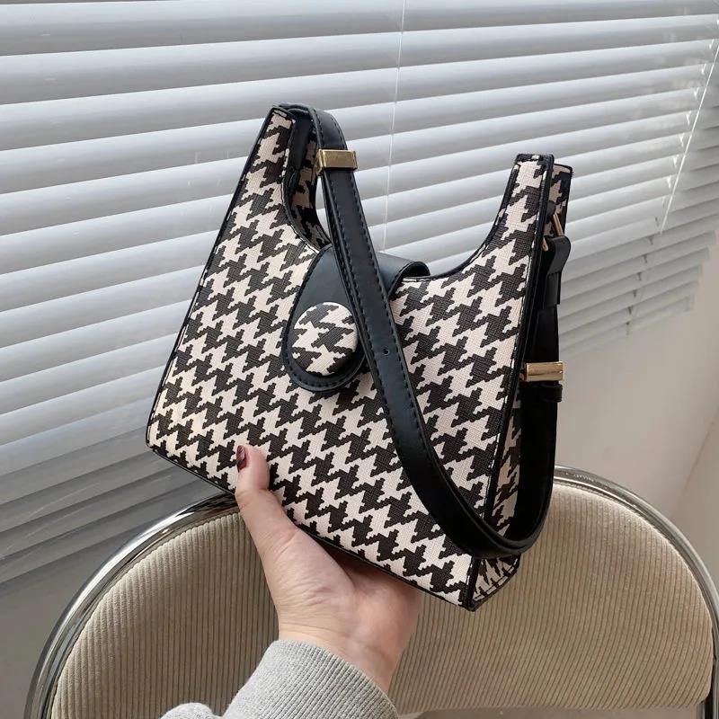 Animal Pattern Small PU Leather Armpit Bag for Women Shoulder Handbags Lady Simple Hand Bag Elegant Baguette Bag