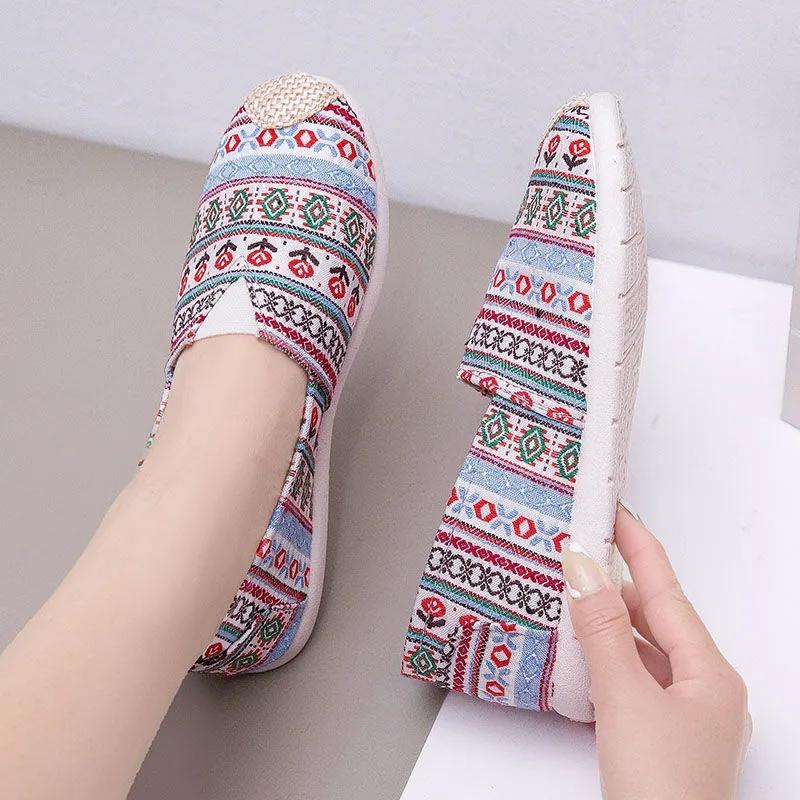 Canvas Shoes Old Beijing Cloth Shoes Women's Slip on Flat Shoes Soft Flat All-match Casual Sneakers Working Shoes