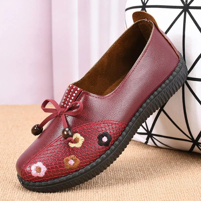 Ladies Soft-soled Embroidered Shoes Spring/autumn Leather Shoes Non-slip Wear-resistant Middle-aged and Elderly Mother Shoes Old Beijing Cloth Shoes