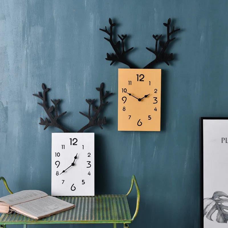 Nordic Creative Antler Wall Clock Simple Solid Wood Clock Living Room Wall Hanging on The Wall Without Punching Household Silent Clock