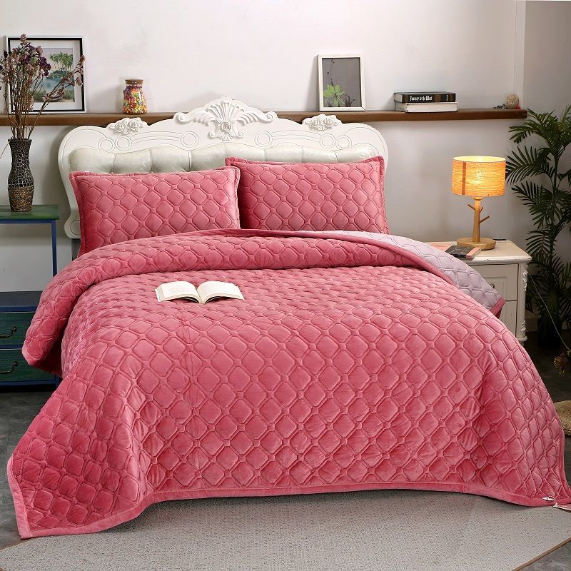 3pcs/set Crystal Velvet Sheet European Style Quilted Non-slip Sheet Warm Blanket Pilowcase 3 Piece Set