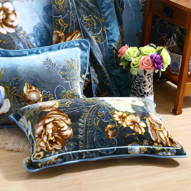 Pair of Flannel Pillowcases Plus Velvet Thick Warm Pillowcases Retro Print Double Bedroom Pillowcases