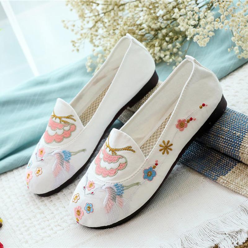 Chinese Style Popular Embroidery Ancient Town Costume Hanfu Shoes Cotton and Linen Canvas Shoes Round Toe Flat Heel Soft Sole