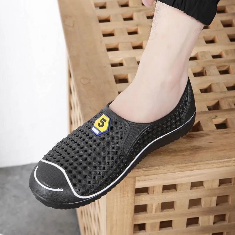 Men Summer Shoes Anti-slip Solid Color Flat Beach Shoes Soft Sole Flat Casual Baotou Cool Shoes