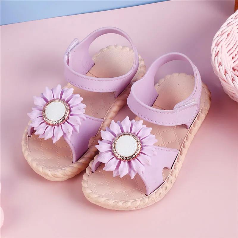 Girls Sandals Little Girls Summer Soft Sole Beach Flat Sandals Anti-slip Flowers Decoration Casual Princess Light Sandals