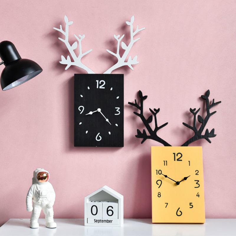 Nordic Creative Antler Wall Clock Simple Solid Wood Clock Living Room Wall Hanging on The Wall Without Punching Household Silent Clock