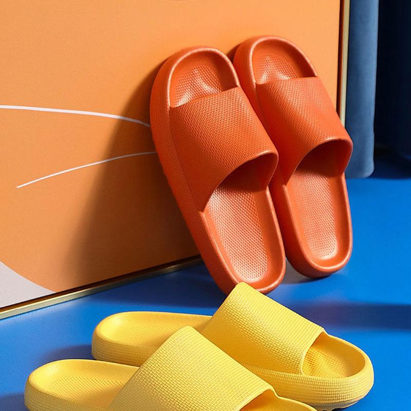 Step on Shit Thick Bottom Sandals and Slippers Couples Deodorant Soft Bottom Slippers Men's Summer Home Beach Shoes Ladies Non-slip Bath Flip-flops