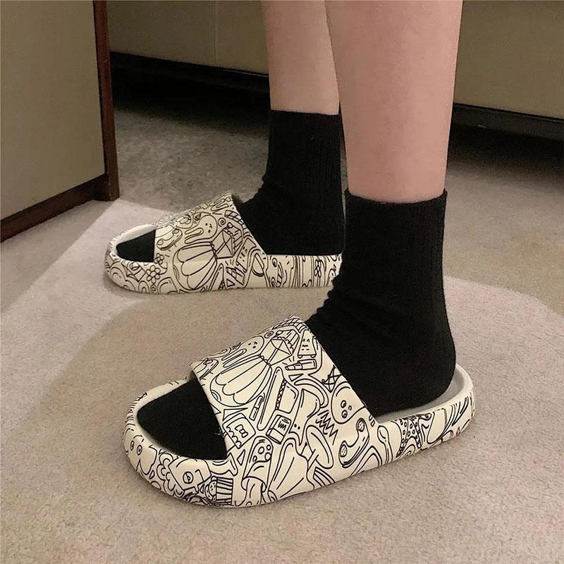 Men's and Women's Summer Slippers Couple's Home Non-slip Cute Thick-bottomed Shit-feeling Bathroom Flip-flops Female Sandals