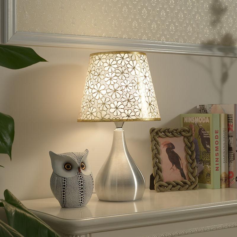 Simple and Modern Table Lamp Bedroom Bedside Lamp Creative Romantic Warm Home Dimmable Bedside Counter Lamp Home Decoration