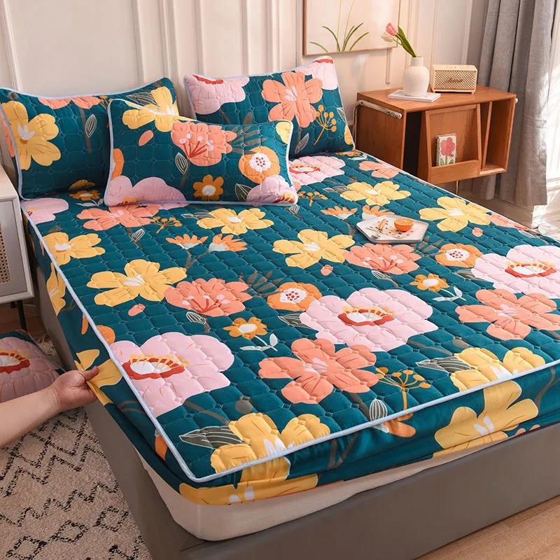 Waterproof Queen Size Mattress Cover Bed Sheet Bed Cover One Piece Non-slip Fixed Bed Sheet Bed Cover Thick Quilted Dustproof Bed Cover Cover