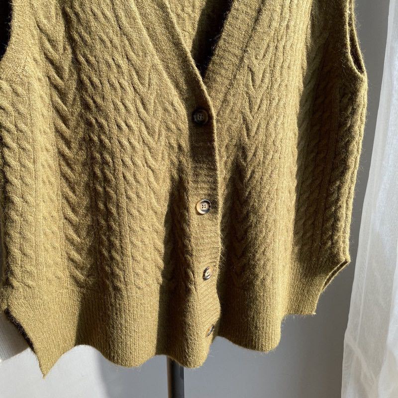 Sleeveless Knitted Vest Cardigan Women Retro Outer Wear Vest with Loose V-neck Sweater Vest Solid Color Simple Sweater Jacket