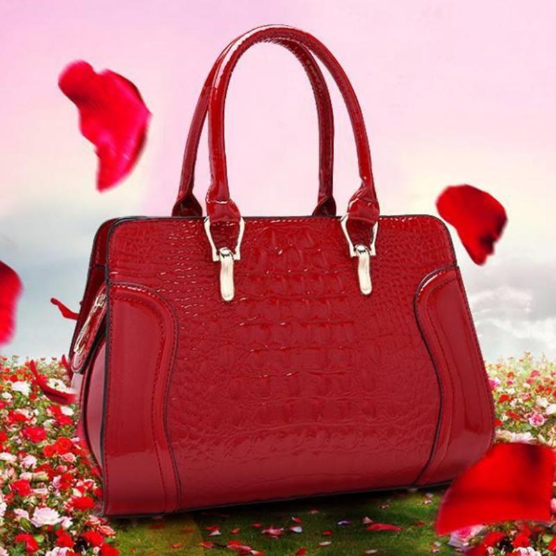 Crocodile Pattern Patent Leather Bright Leather Handbags Handbags Ladies Big Bags One-shoulder Shopping and Shopping Messenger Bag