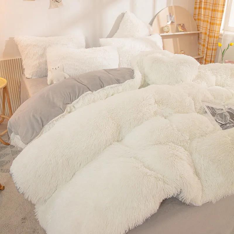 Thickening Warm Crystal Fluff Four Sets of Winter Bedding 1.5 Meters 1.5 Meters 2 Meters Double Bed Sheets Are Set of Pillows Set