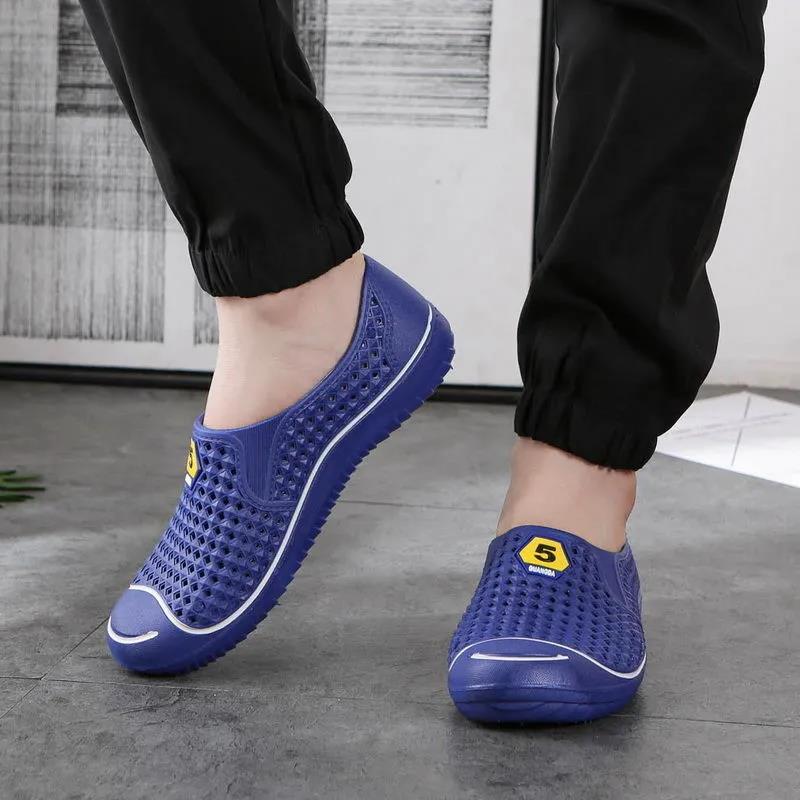 Men Summer Shoes Anti-slip Solid Color Flat Beach Shoes Soft Sole Flat Casual Baotou Cool Shoes