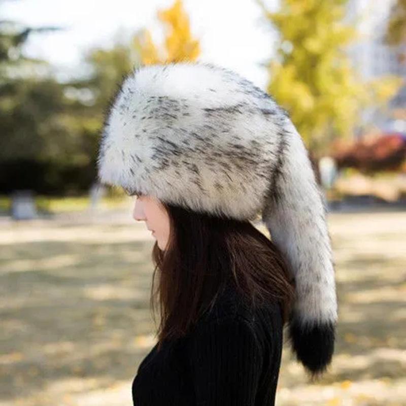 Female Autumn Winter Round Flat Top Imitation Fox Fur Hat Thick Russian Warm Hat with Tail Windproof Ear Style High Quality Fedoras Female Headgear