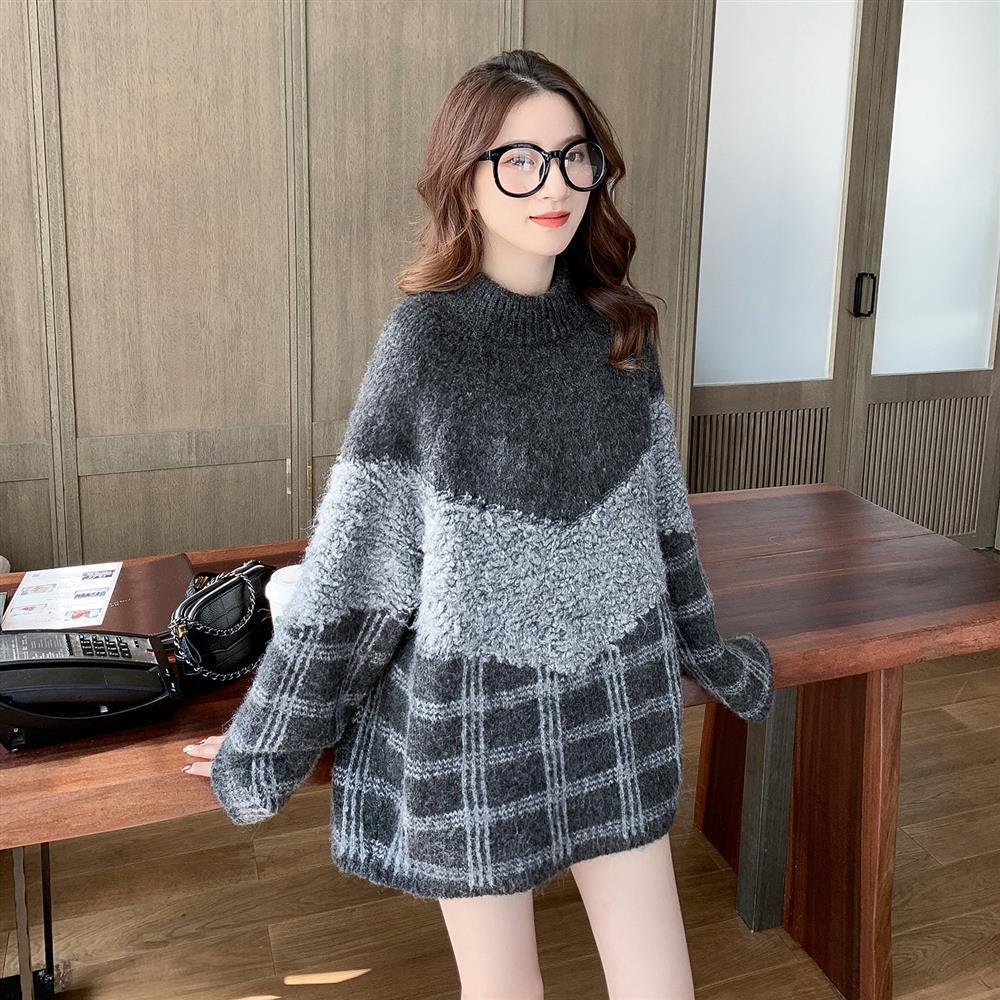 Autumn and Winter Round Neck Long-sleeved Shirt Contrast Color Plaid Sweater Women Loose Stitching Sweater Fashion Design