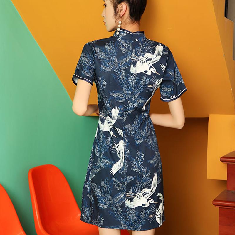 Retro Chinese Style Disc Buckle Old Shanghai Crane Pattern Slim Slimming Split Split Young Improved Cheongsam Dress