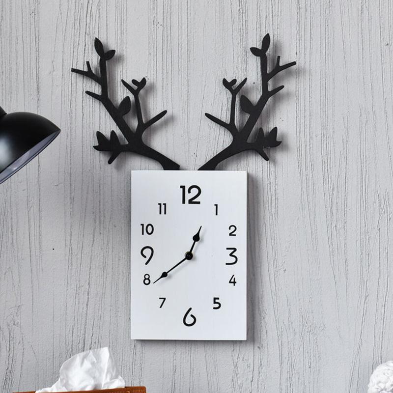 Nordic Creative Antler Wall Clock Simple Solid Wood Clock Living Room Wall Hanging on The Wall Without Punching Household Silent Clock