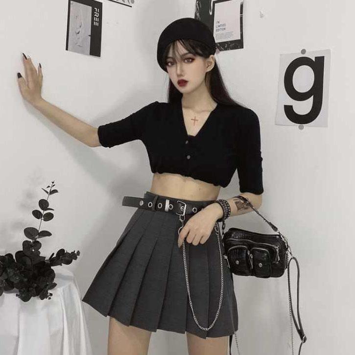 Female Simple High Waist Pleated Short Holiday Skirt with Chain Slim Elegant Solid Color Streetwear A-line Miniskirt