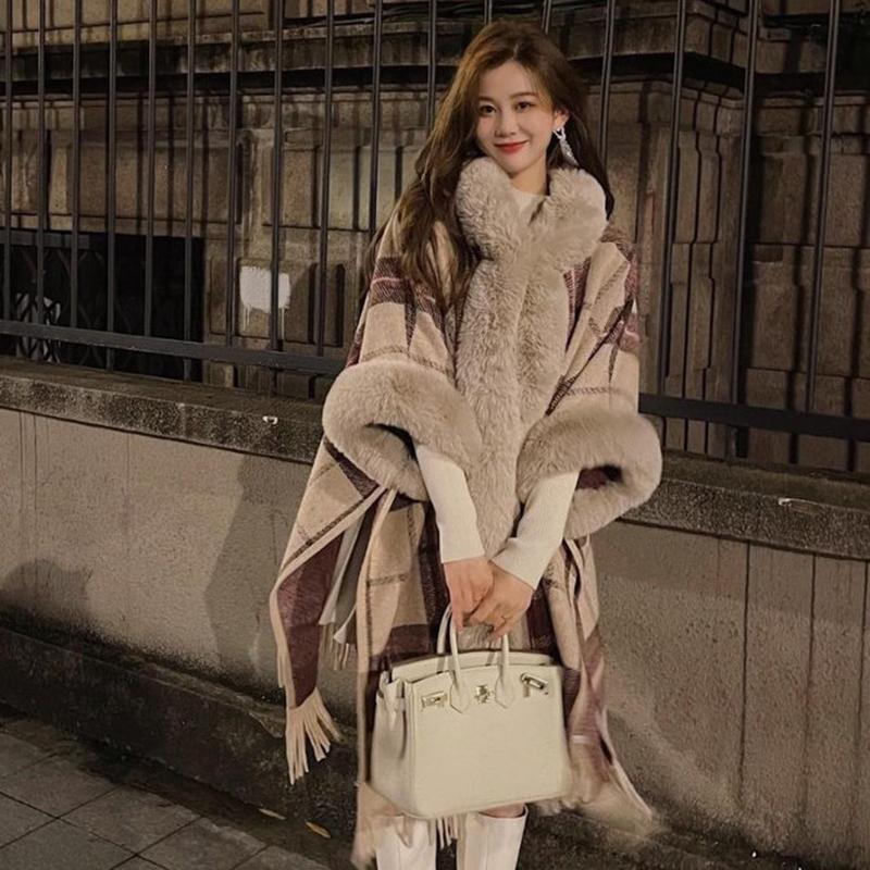 Large Fur Collar Cloak Cloak Jacket Female Autumn and Winter Temperament Shawl Ladies Warm Soft and Comfortable Plus Velvet Jacket