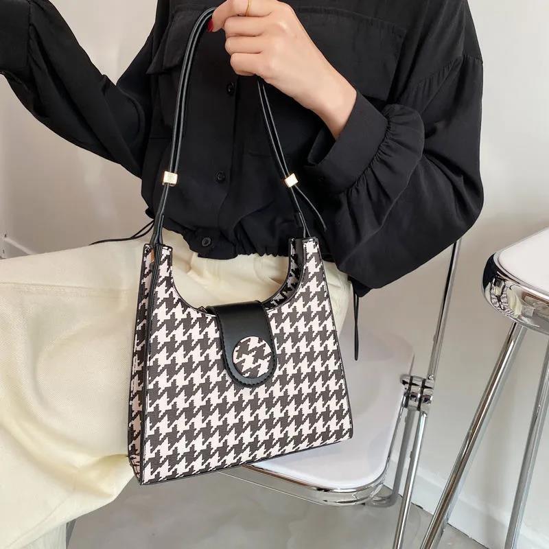 Animal Pattern Small PU Leather Armpit Bag for Women Shoulder Handbags Lady Simple Hand Bag Elegant Baguette Bag