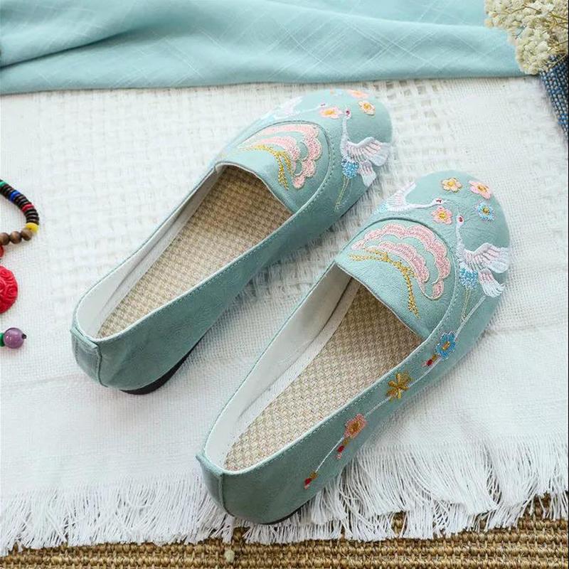 Chinese Style Popular Embroidery Ancient Town Costume Hanfu Shoes Cotton and Linen Canvas Shoes Round Toe Flat Heel Soft Sole