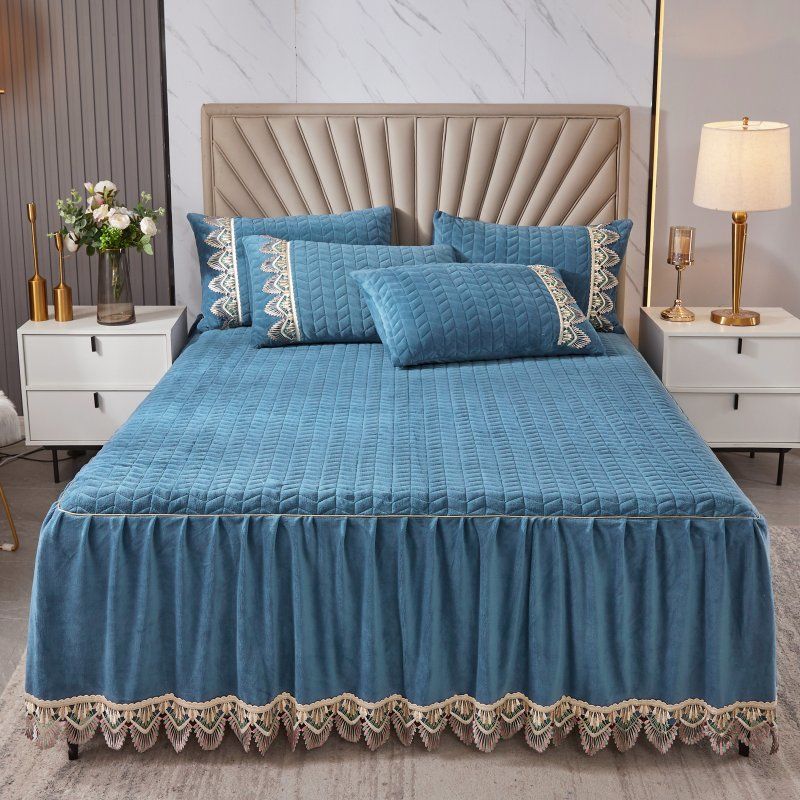 Anti-skid Warm bed skirt Thickened Winter Bedding Skirt Crystal Velvet Bed Skirt Pillowcases Three-piece Set