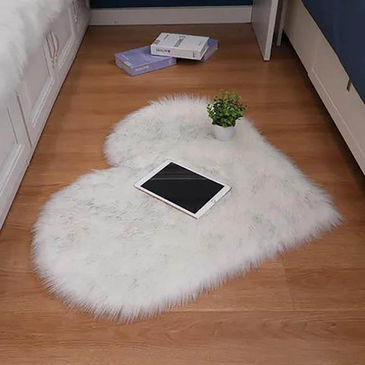 Imitation Wool Heart Shaped Floor Carpet Long Plush Cute Bedroom Bedside Teenage Heart Shaped Carpet Decoration