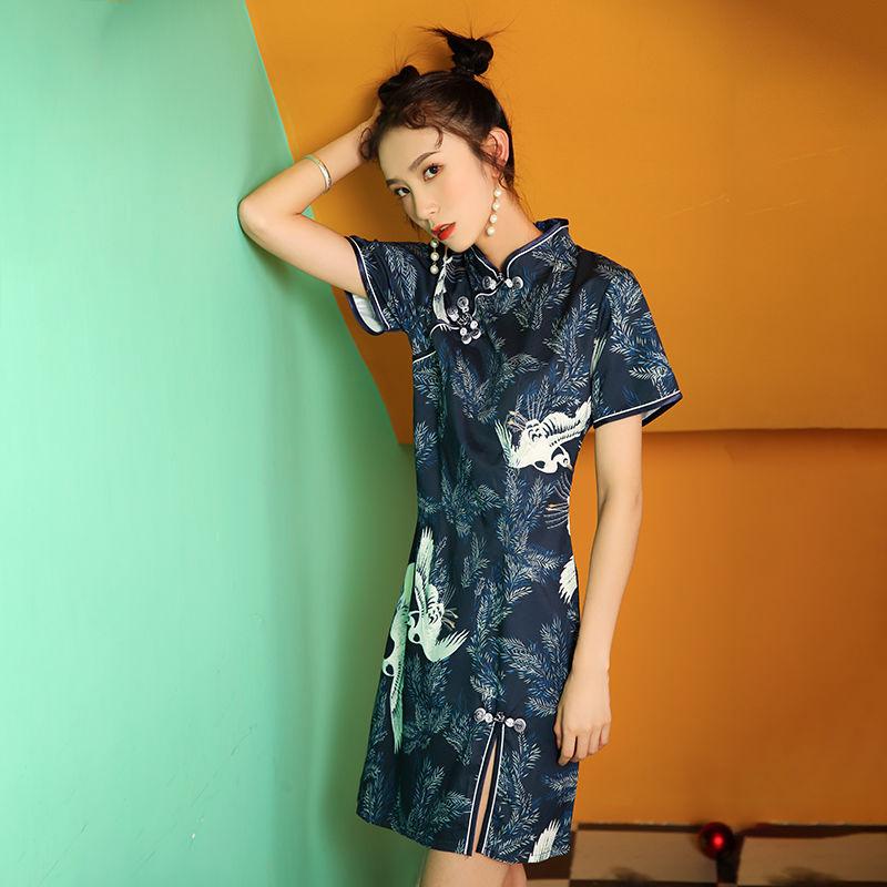 Retro Chinese Style Disc Buckle Old Shanghai Crane Pattern Slim Slimming Split Split Young Improved Cheongsam Dress