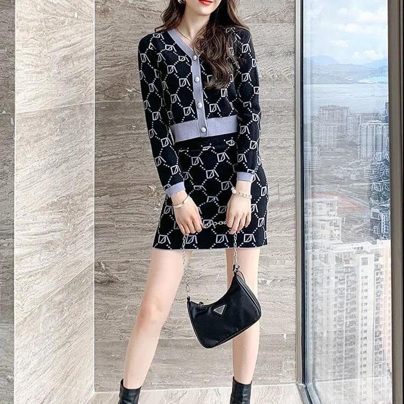 Autumn Small Fragrant Wind V-neck Knitted Suit Design Sense Niche Sense of High Sense of Tops and Skirts Two-piece Suit