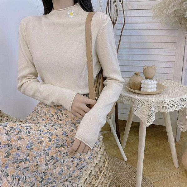 Half Turtleneck Knitted Long-sleeved Solid Color Small Daisy Sweater for Autumn and Winter, Wearing Loose Sweater