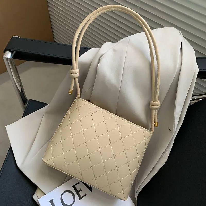 French Small Large Capacity Bucket Bag Women's Texture Wild Single Shoulder Temperament Handbag Retro Small Bag