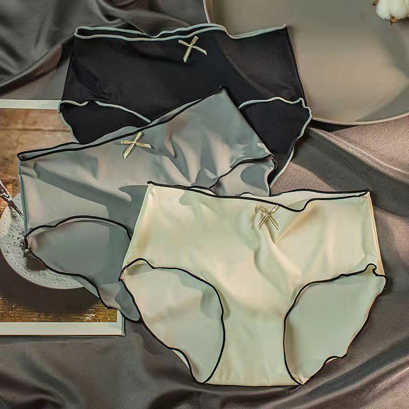 1/3PCS Summer Ultra-thin Briefs Ice Silk Underwear Female Fresh Girl Mid-waist Japanese Antibacterial Sexy Underwear Girl Panty Model Seamless Panties