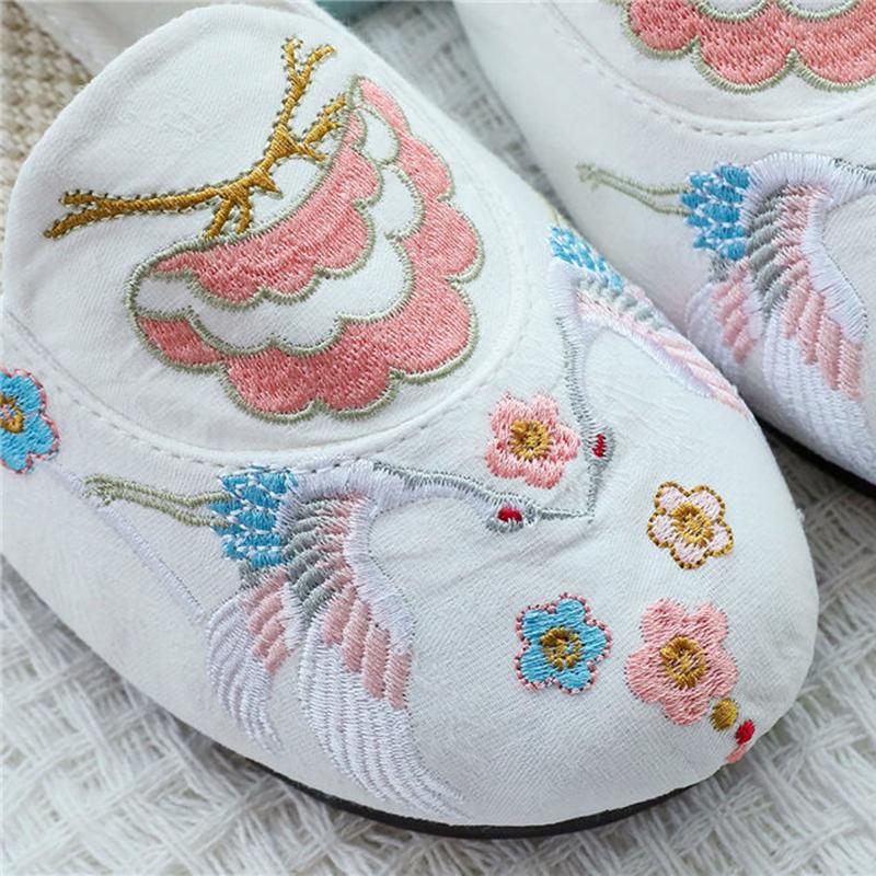 Chinese Style Popular Embroidery Ancient Town Costume Hanfu Shoes Cotton and Linen Canvas Shoes Round Toe Flat Heel Soft Sole