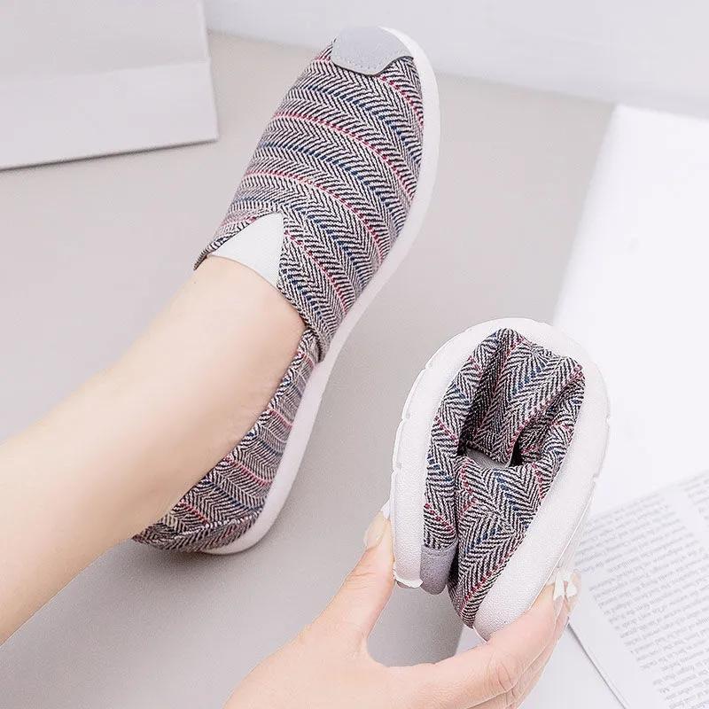 Canvas Shoes Old Beijing Cloth Shoes Women's Slip on Flat Shoes Soft Flat All-match Casual Sneakers Working Shoes