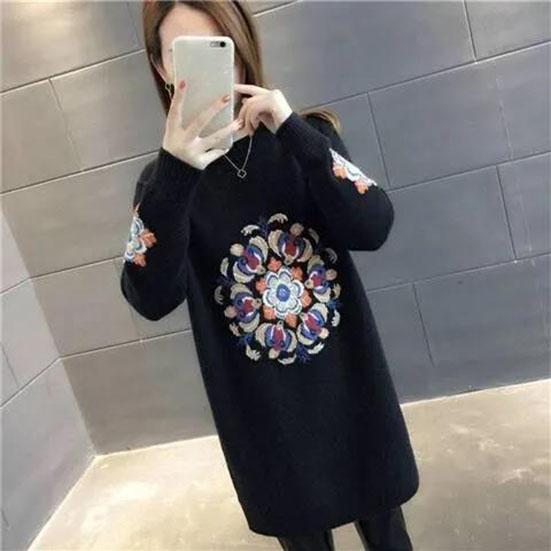 Women's Autumn and Winter Round Neck Long Sweater Solid Color Loose Bottomed Pullover Warm Jacquard National Style Sweater