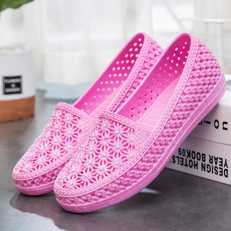 Women Summer Hollow Out Sandals Female Casual Flat Bottom Solid Color Shoes Anti-slip Mother's Shoes Nurse's Shoes Beach Shoes