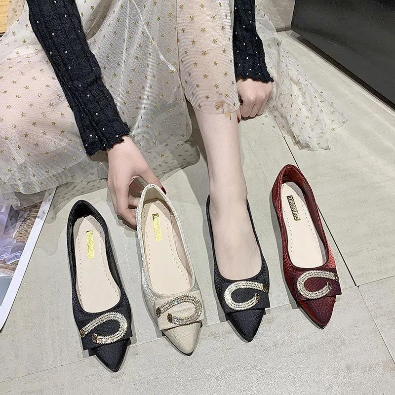 Pointed-toed Shoes Flat-bottomed Shoes Shallow Mouth Metal Decoration Wild Soft-soled Sweet Style Women's Shoes Soft Leather Flat-bottomed Non-slip