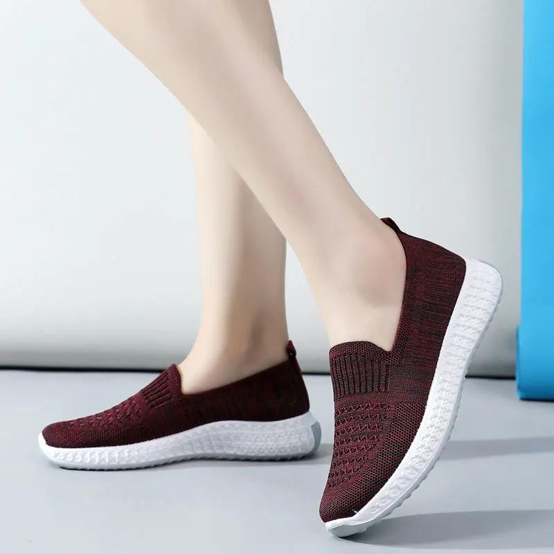 Women's Slip on Flat Shoes Non-slip Soft Bottom Breathable Mesh Knitted Sneakers Casual Sports Shoes Spring and Autumn Outdoor Walking Shoes