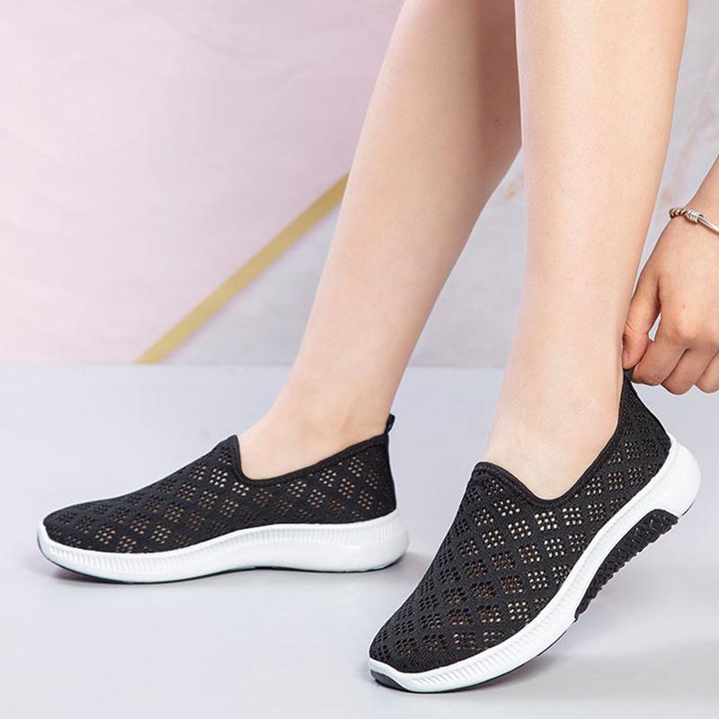 Summer Old Beijing Cloth Shoes Women's Mesh Breathable Casual Shoes Soft Bottom Non-slip Mesh Shoes Flat Bottom One Pedal Mother Shoes