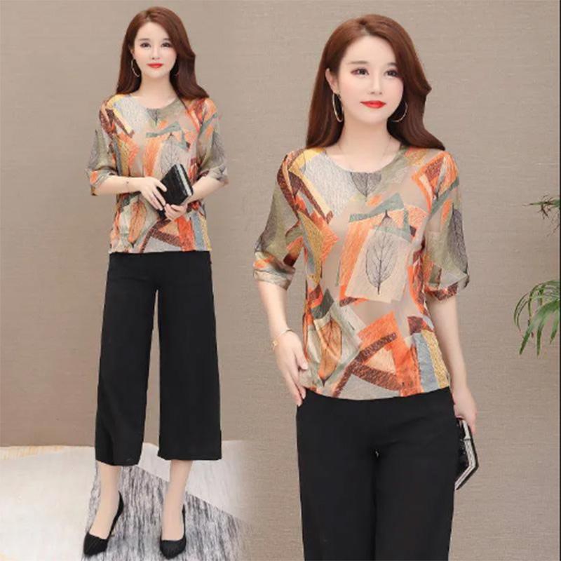 Summer Thin Imitation Ice Silk Top Women's Loose and Thin Fashion Top Mother's Wear Women's Five-point Sleeve Small Shirt