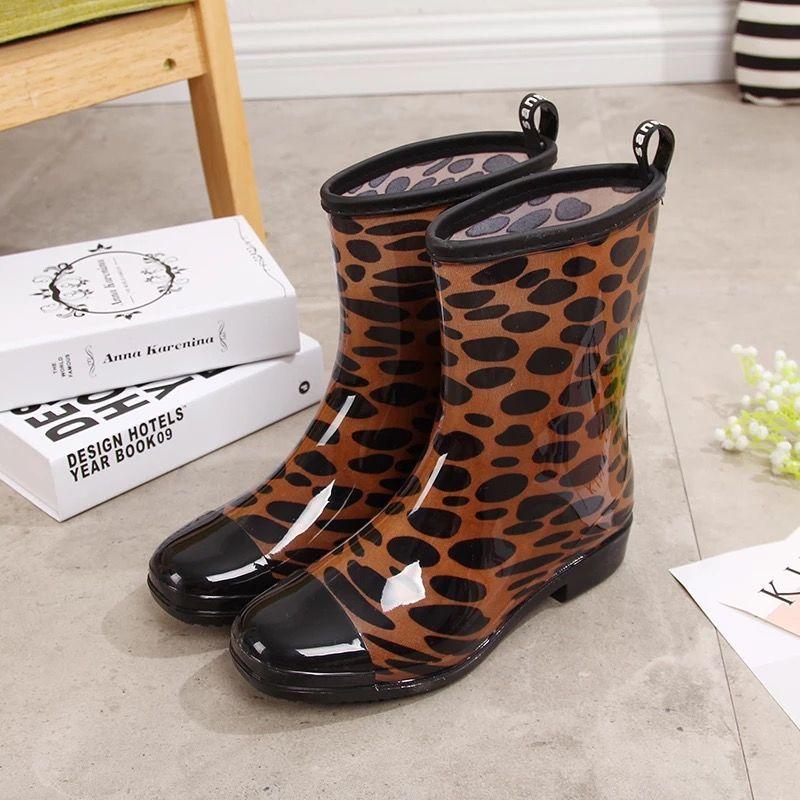 Ladies Rain Boots Brand In The Tube Fashion Four Seasons Rain Boots Adult Overshoes Work Non-slip Waterproof Rubber Shoes