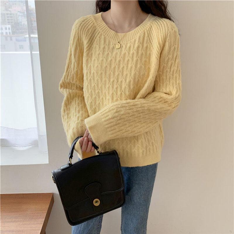 Autumn and Winter Round Neck Pullover Loose and Versatile Short Top Casual Long-sleeved Knitted Women's Bottoming Shirt