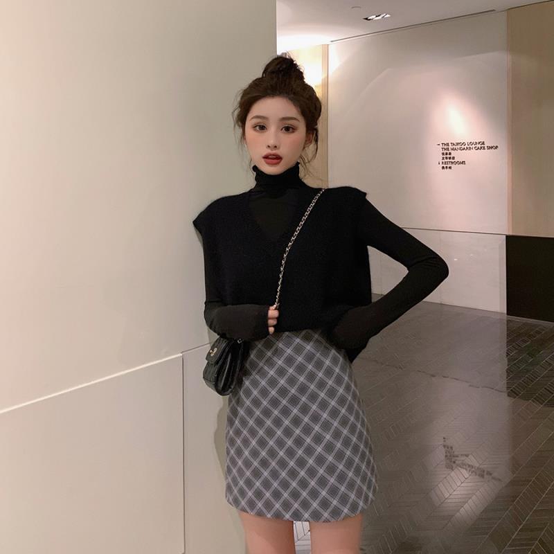 Spring and Autumn Knitted Vest Women's Retro V-neck Solid Color Waistcoat Outer Wear Sleeveless Fashion Sweater