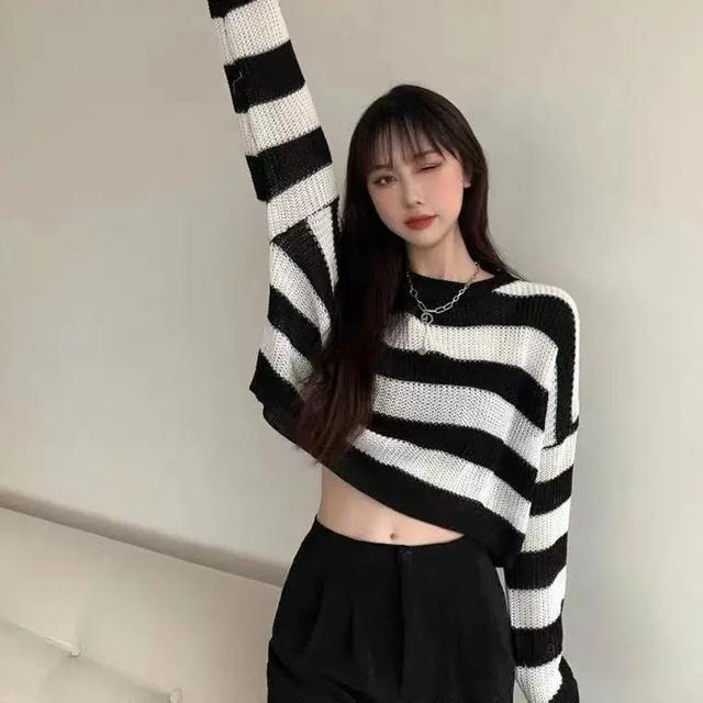 Fashion Cropped Sweater Sexy Tops Women Black White Striped Loose Pullover Knitted Sweater Women Korean Fashion Jumper Girl Streetwear Hip Hop