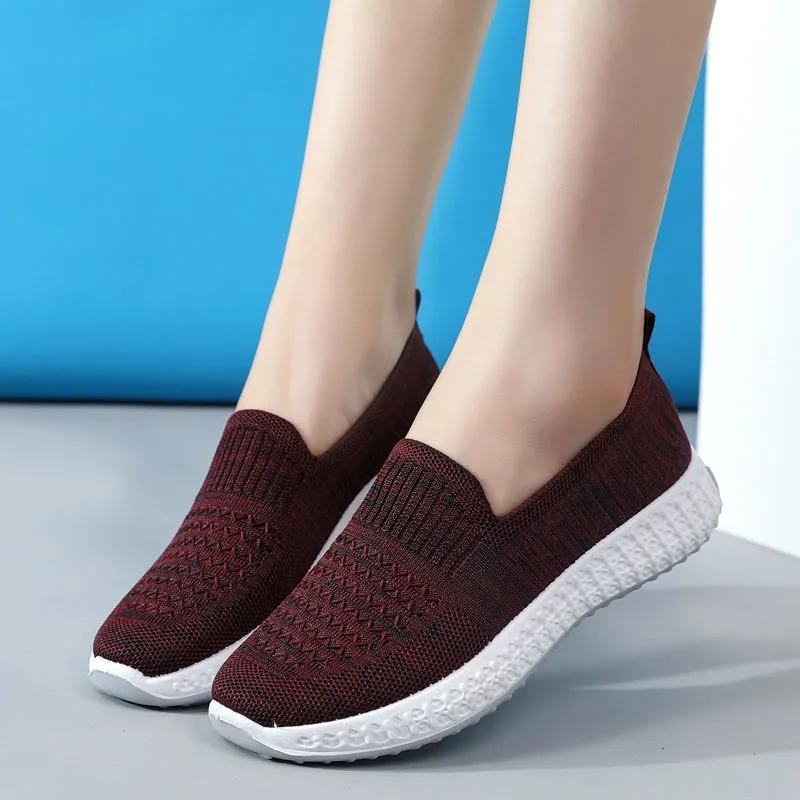 Women's Slip on Flat Shoes Non-slip Soft Bottom Breathable Mesh Knitted Sneakers Casual Sports Shoes Spring and Autumn Outdoor Walking Shoes