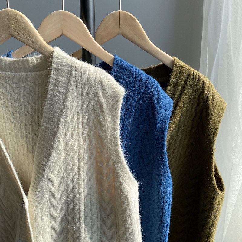 Sleeveless Knitted Vest Cardigan Women Retro Outer Wear Vest with Loose V-neck Sweater Vest Solid Color Simple Sweater Jacket