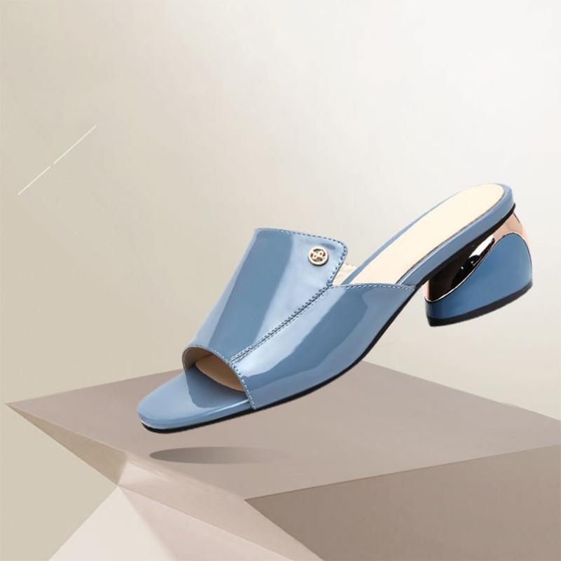 Women's Outer Wear Summer Mid-heel Thick Heel Women's Shoes Soft Leather Sandals and Slippers Fashion Open Toe  Women's Slippers