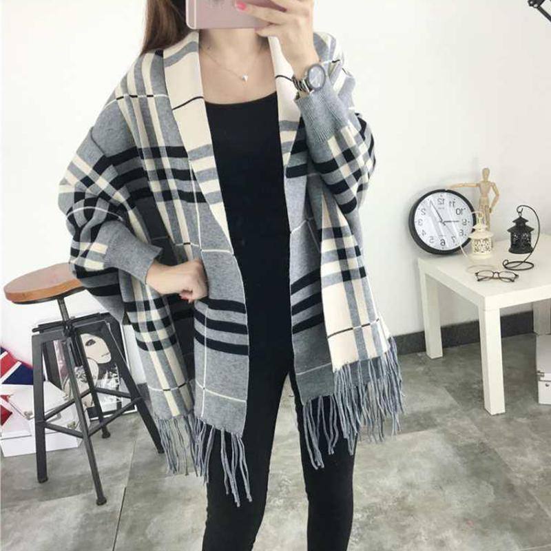 Women's Sweater Cloak Loose Plaid Thick Warmth Classic Outer Knitted Tassel Shawl Sweater Jacket Ladies Temperament Shawl Loose Wrap